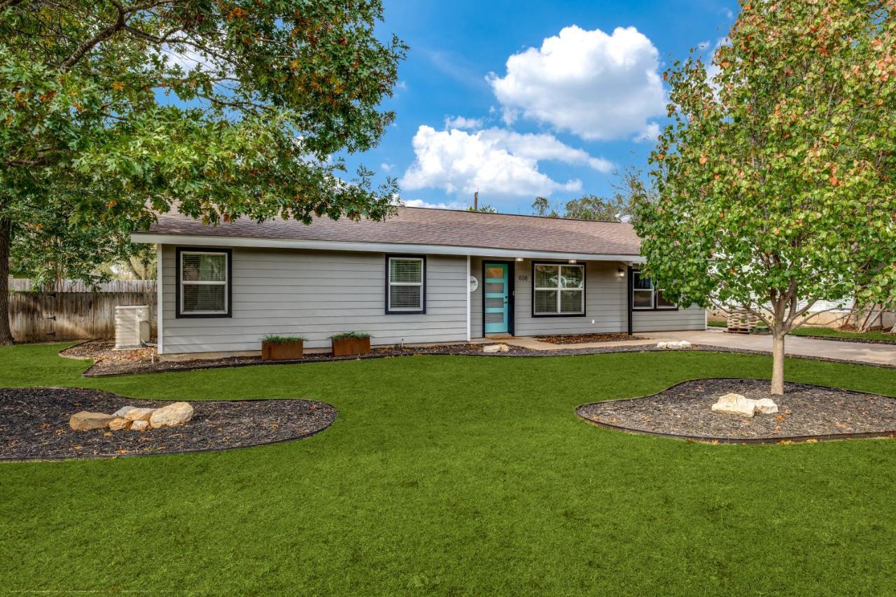 Cozy 4 Bedroom Home Blocks To Main Street And Wineries Fredericksburg Exterior photo
